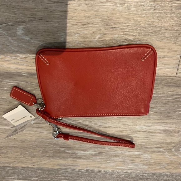 NWT COACH LEATHER SKINNY RED WRISTLET - Picture 4 of 6